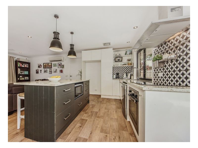 95 Sumners Rd, Jamboree Heights QLD 4074