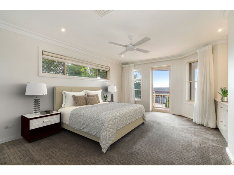 8 Becker Place, Mount Ommaney QLD 4074