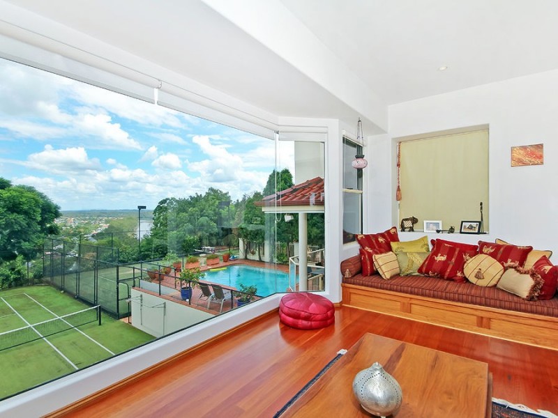 8 Becker Place, Mount Ommaney QLD 4074