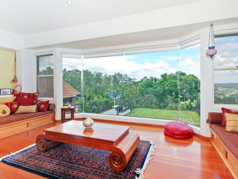 8 Becker Place, Mount Ommaney QLD 4074