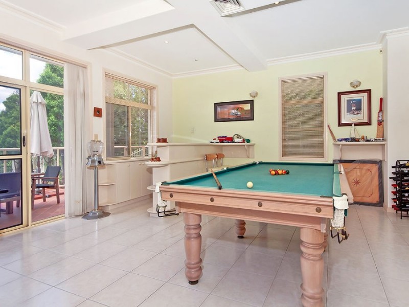 8 Becker Place, Mount Ommaney QLD 4074