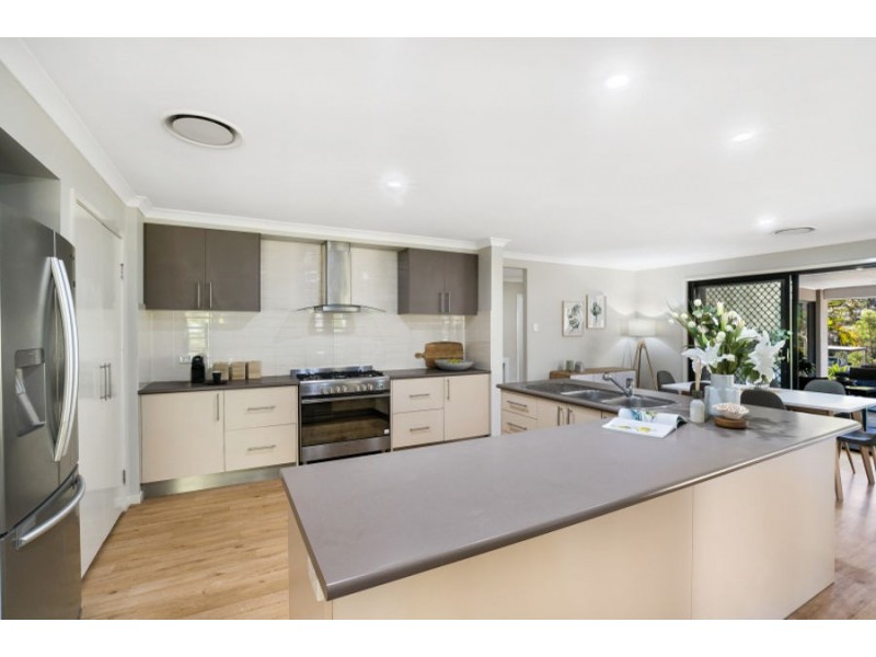 24 Lipizzaner Place, Pine Mountain QLD 4306