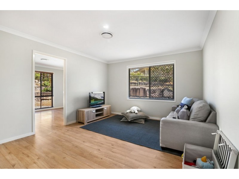 24 Lipizzaner Place, Pine Mountain QLD 4306