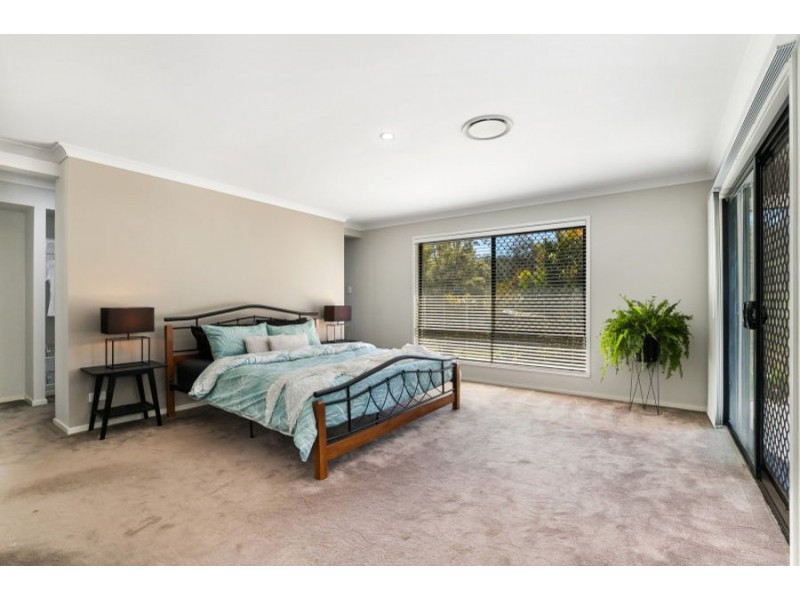 24 Lipizzaner Place, Pine Mountain QLD 4306