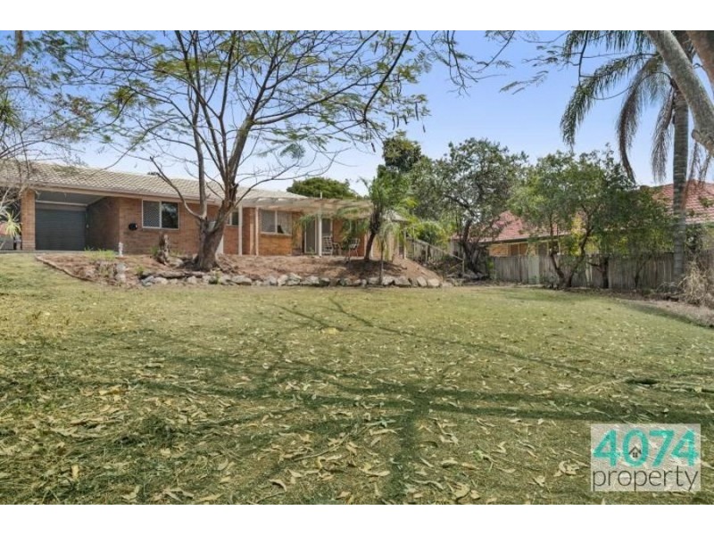 2 Elm Close, Sinnamon Park QLD 4073