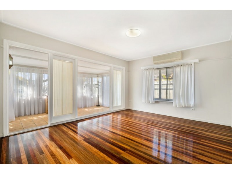 104 Jutland Street, Oxley QLD 4075