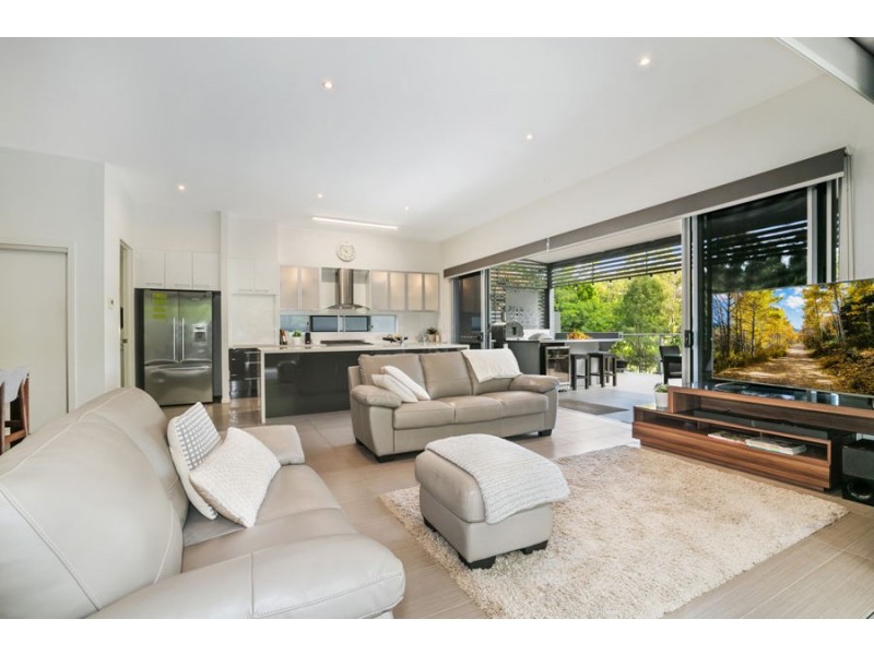 18 Cringle Place, Mount Ommaney QLD 4074