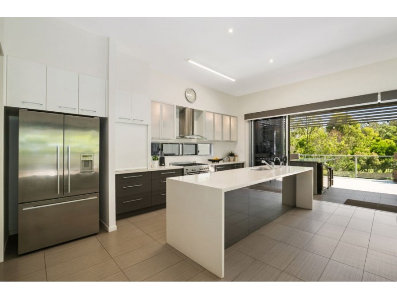 18 Cringle Place, Mount Ommaney QLD 4074