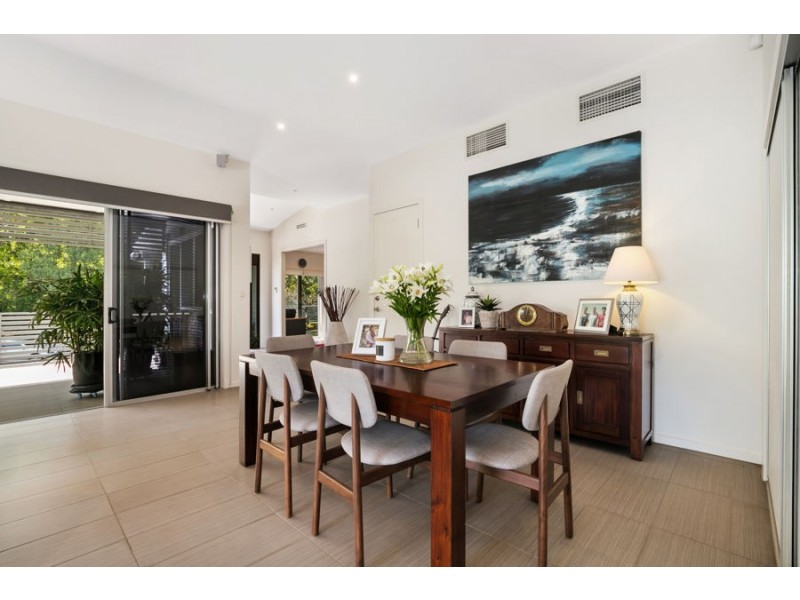 18 Cringle Place, Mount Ommaney QLD 4074