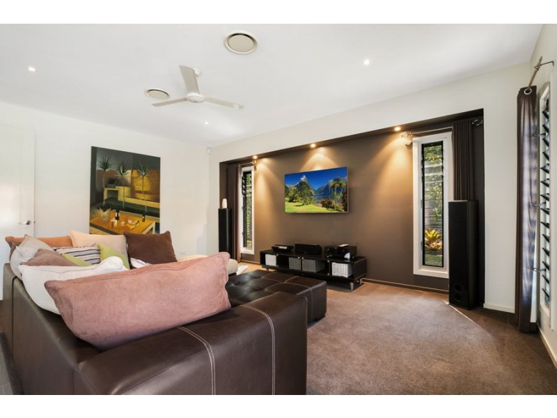 18 Cringle Place, Mount Ommaney QLD 4074