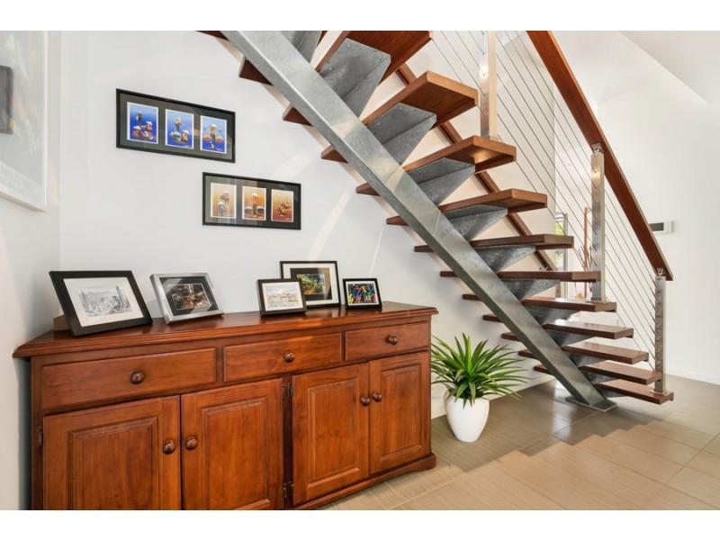 18 Cringle Place, Mount Ommaney QLD 4074