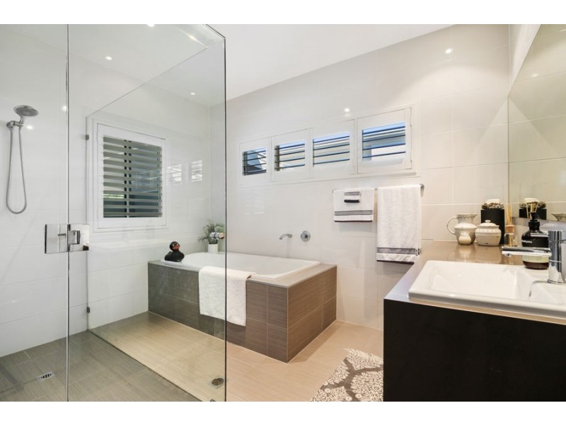 18 Cringle Place, Mount Ommaney QLD 4074