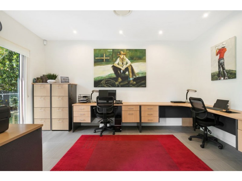 18 Cringle Place, Mount Ommaney QLD 4074