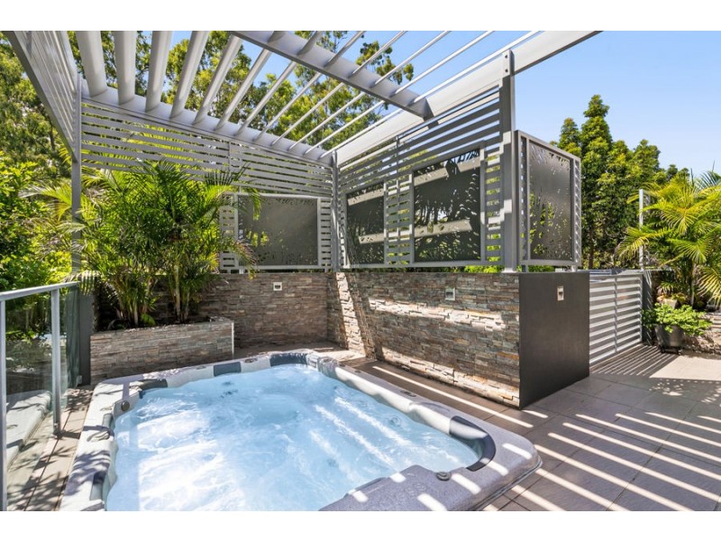 18 Cringle Place, Mount Ommaney QLD 4074