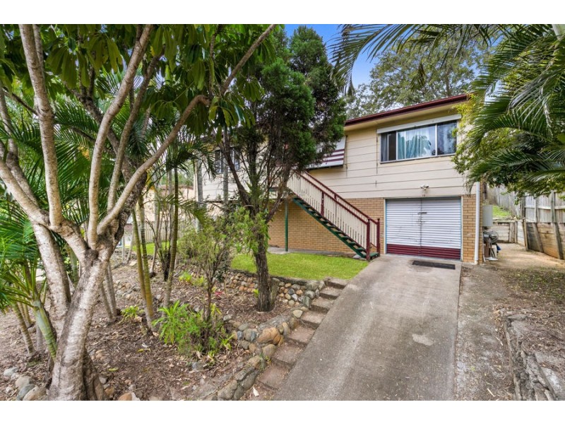 15 Edinglassie Street, Seventeen Mile Rocks QLD 4073