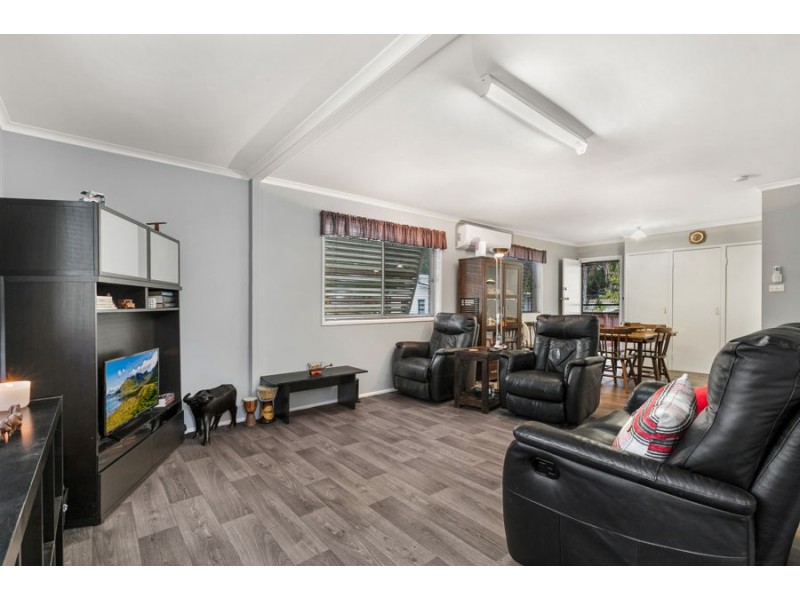 15 Edinglassie Street, Seventeen Mile Rocks QLD 4073