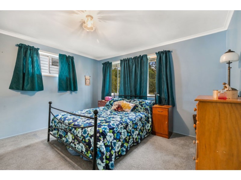 15 Edinglassie Street, Seventeen Mile Rocks QLD 4073