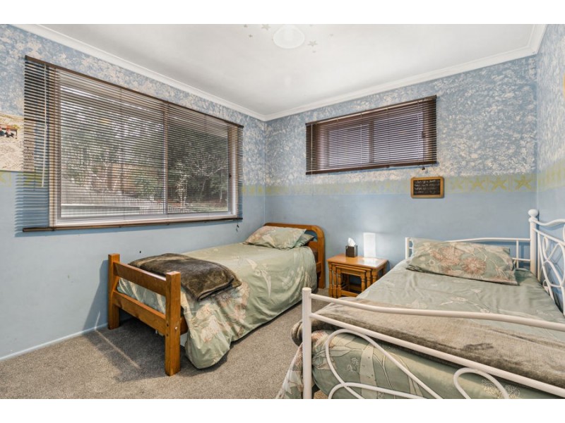 15 Edinglassie Street, Seventeen Mile Rocks QLD 4073