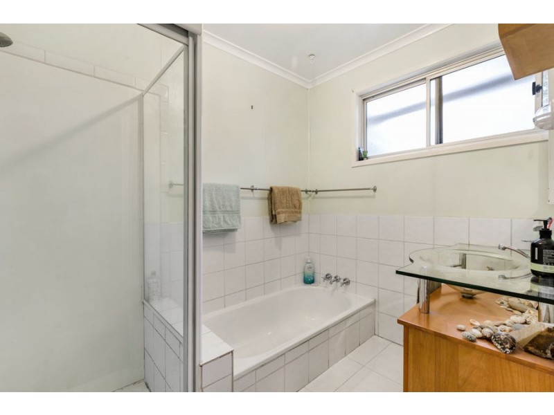 15 Edinglassie Street, Seventeen Mile Rocks QLD 4073