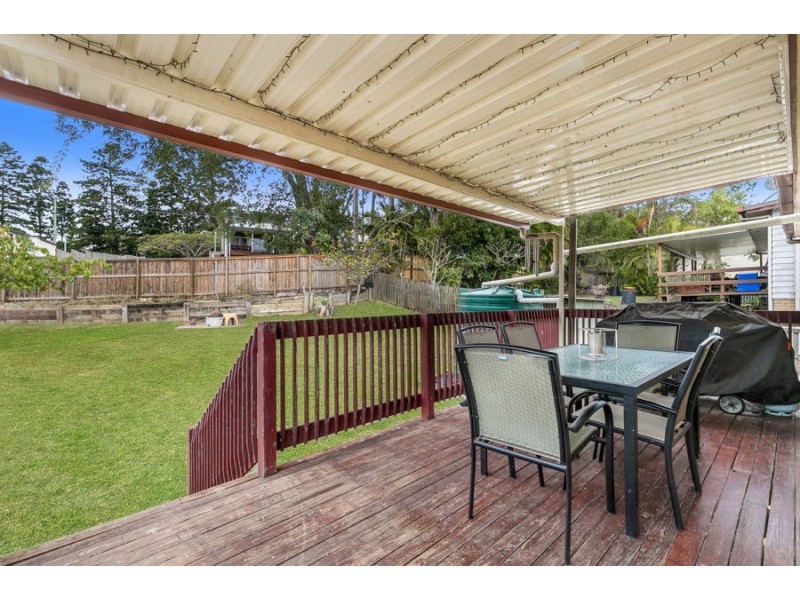 15 Edinglassie Street, Seventeen Mile Rocks QLD 4073