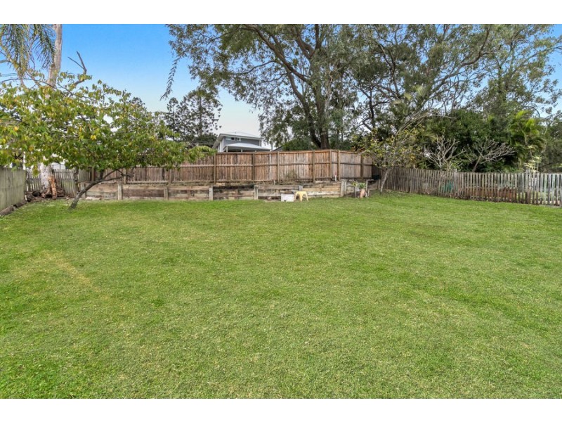 15 Edinglassie Street, Seventeen Mile Rocks QLD 4073