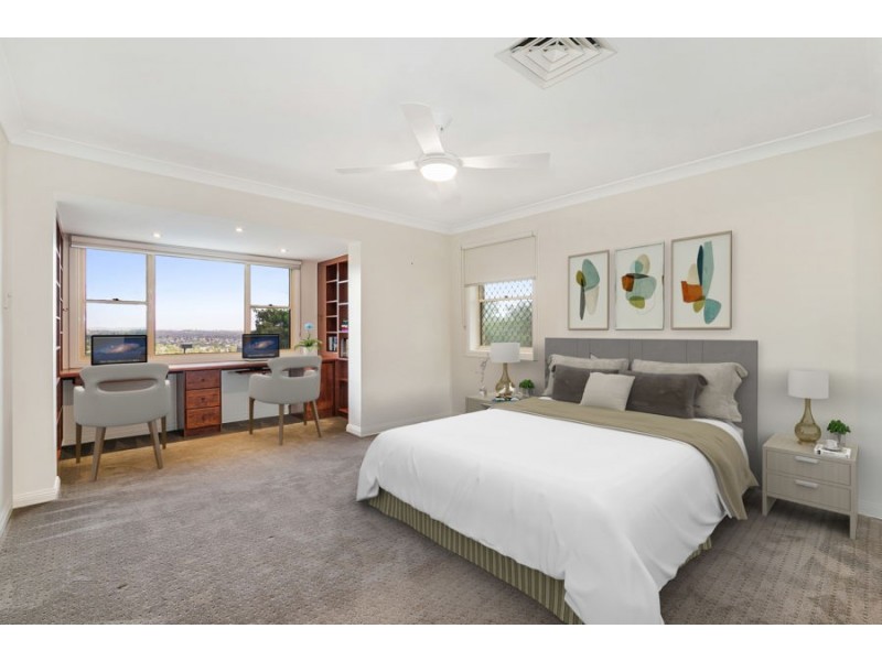 8 Becker Place, Mount Ommaney QLD 4074