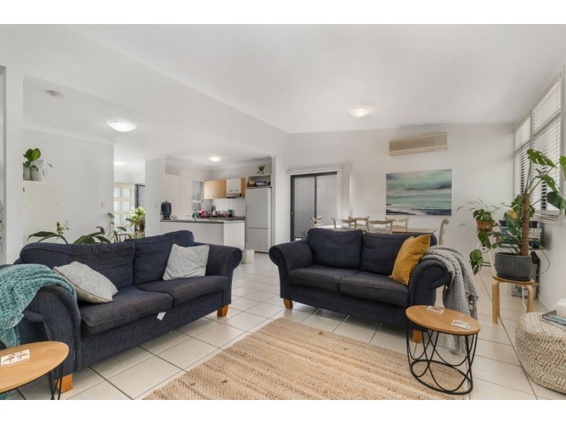 74 Greenway Circuit, Mount Ommaney QLD 4074