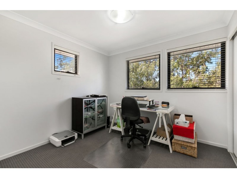 74 Greenway Circuit, Mount Ommaney QLD 4074