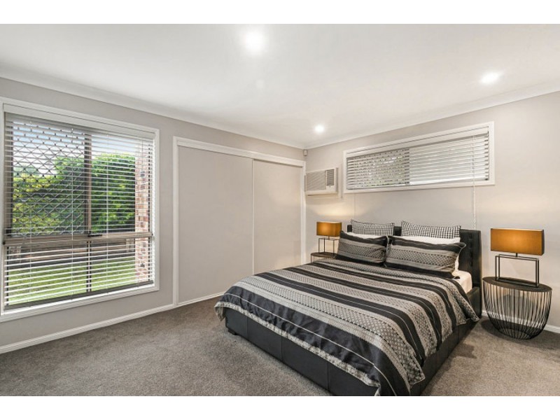 27 Dove Tree Crescent, Sinnamon Park QLD 4073