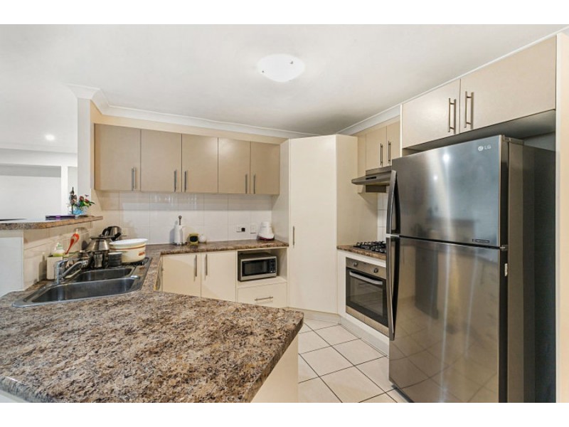1/6 Oakmoss Drive, Springfield Lakes QLD 4300