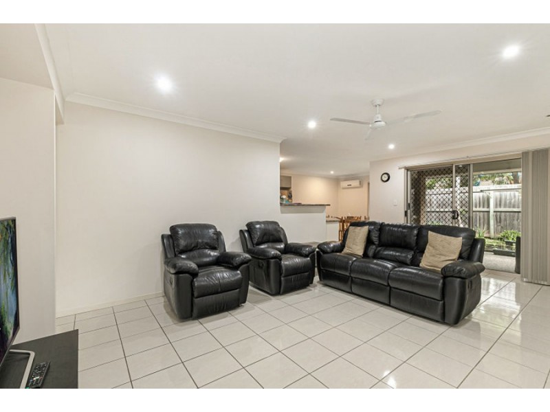 1/6 Oakmoss Drive, Springfield Lakes QLD 4300
