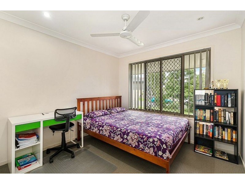 1/6 Oakmoss Drive, Springfield Lakes QLD 4300