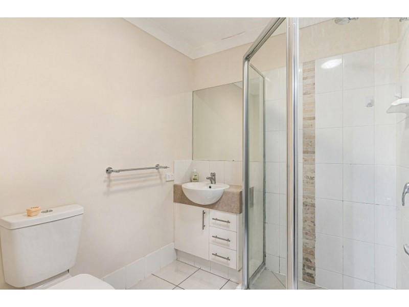 1/6 Oakmoss Drive, Springfield Lakes QLD 4300