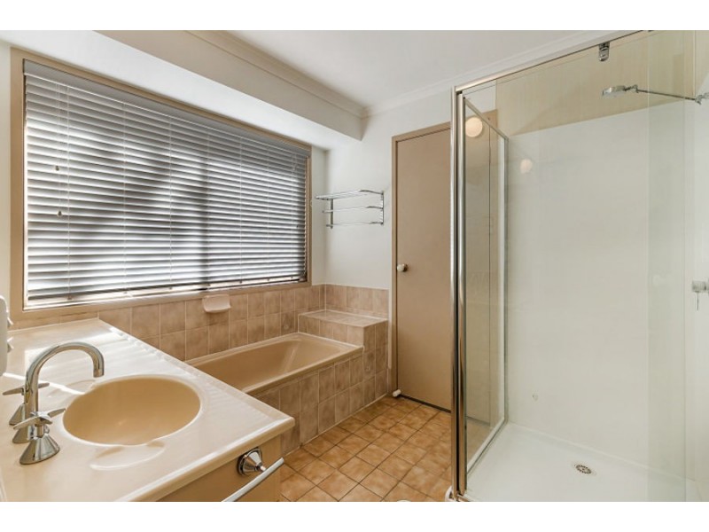 9 Parwan Close, Riverhills QLD 4074