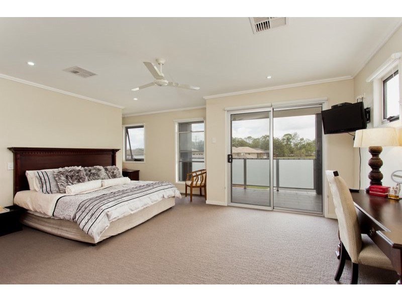 3 Belvista Place, Bridgeman Downs QLD 4035