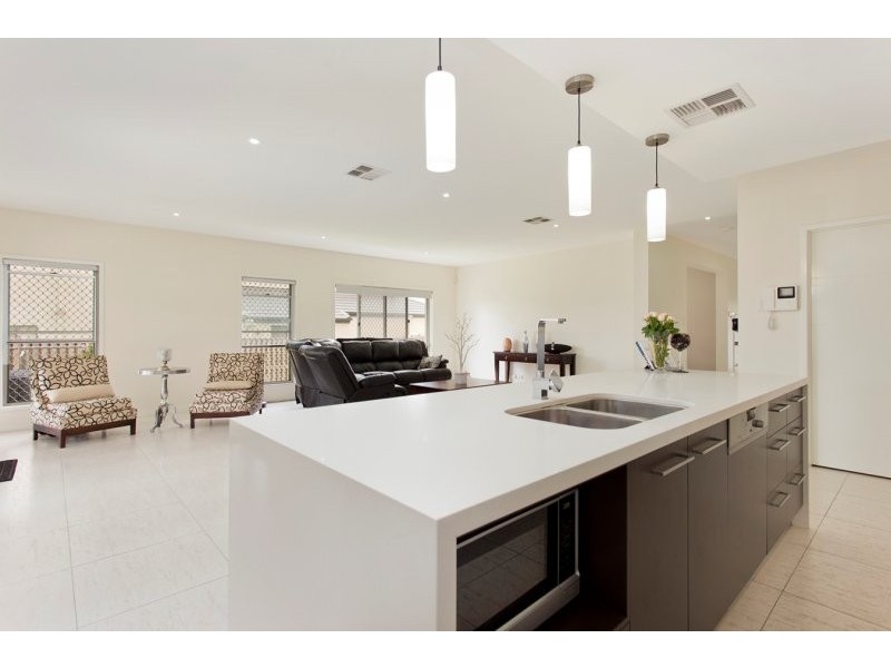 3 Belvista Place, Bridgeman Downs QLD 4035