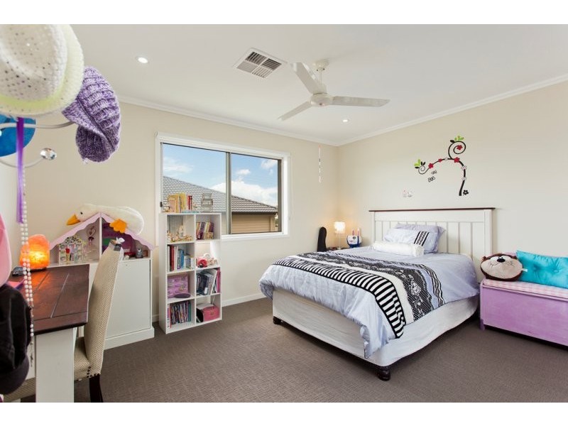 3 Belvista Place, Bridgeman Downs QLD 4035