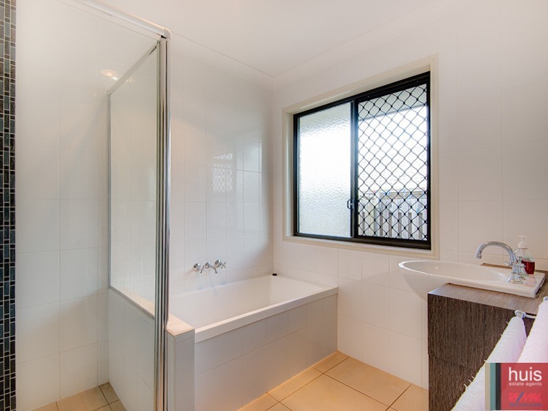 28 Brigid Boulevarde, Augustine Heights QLD 4300