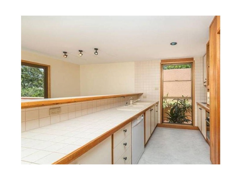 9 Blackstone Street, Indooroopilly QLD 4068