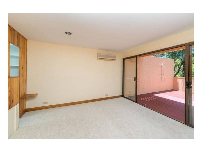 9 Blackstone Street, Indooroopilly QLD 4068