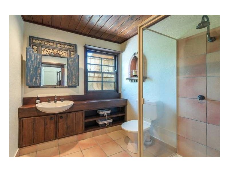 9 Blackstone Street, Indooroopilly QLD 4068