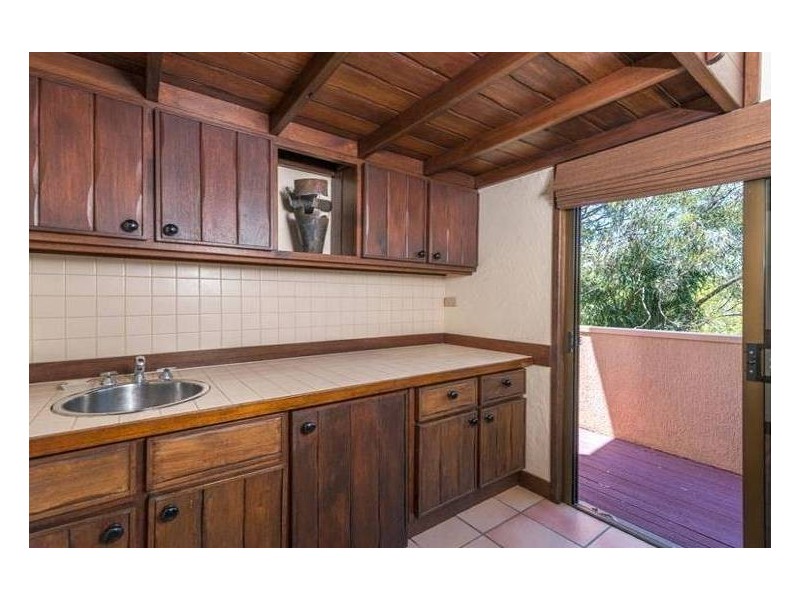 9 Blackstone Street, Indooroopilly QLD 4068