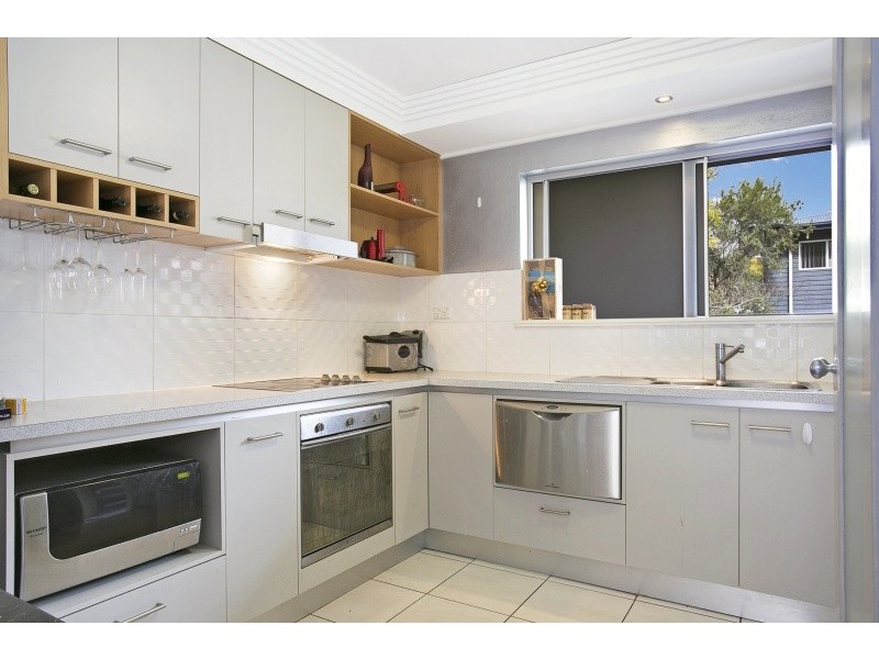 2/64 Warren Street, St Lucia QLD 4067