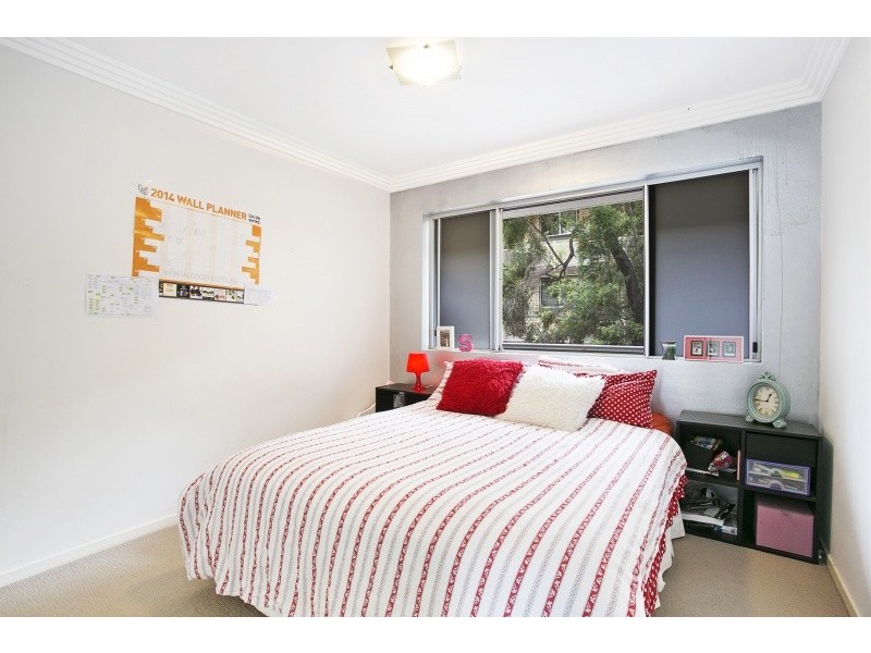 2/64 Warren Street, St Lucia QLD 4067