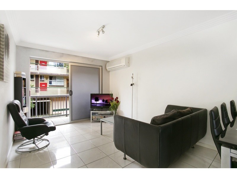 2/64 Warren Street, St Lucia QLD 4067