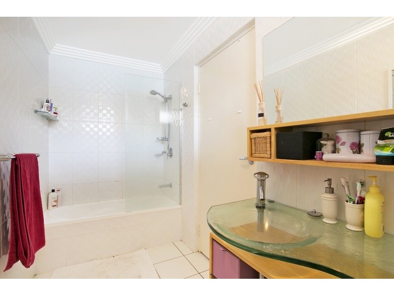 2/64 Warren Street, St Lucia QLD 4067