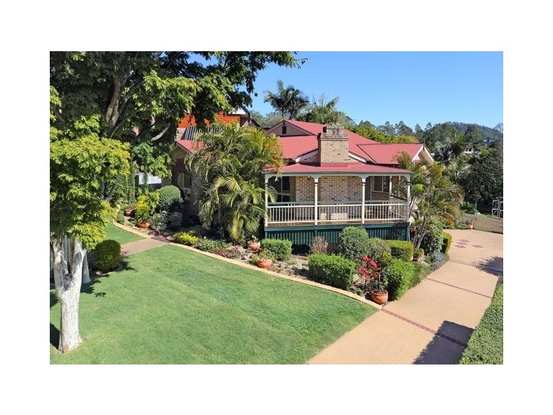 3 Preston Place, Brookfield QLD 4069