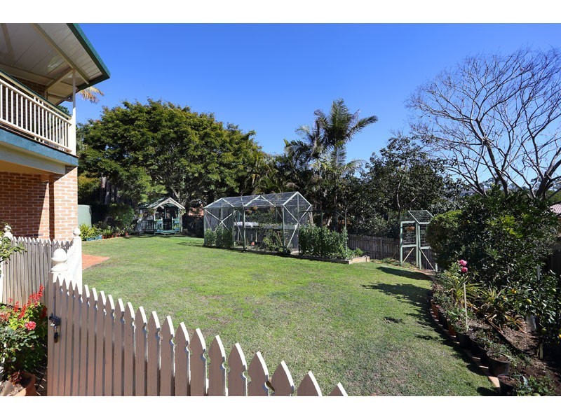 3 Preston Place, Brookfield QLD 4069