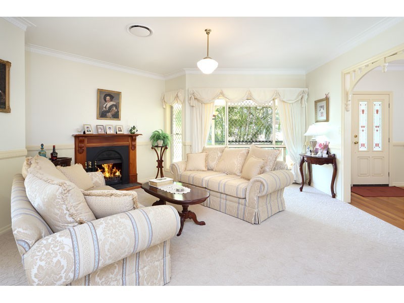 3 Preston Place, Brookfield QLD 4069