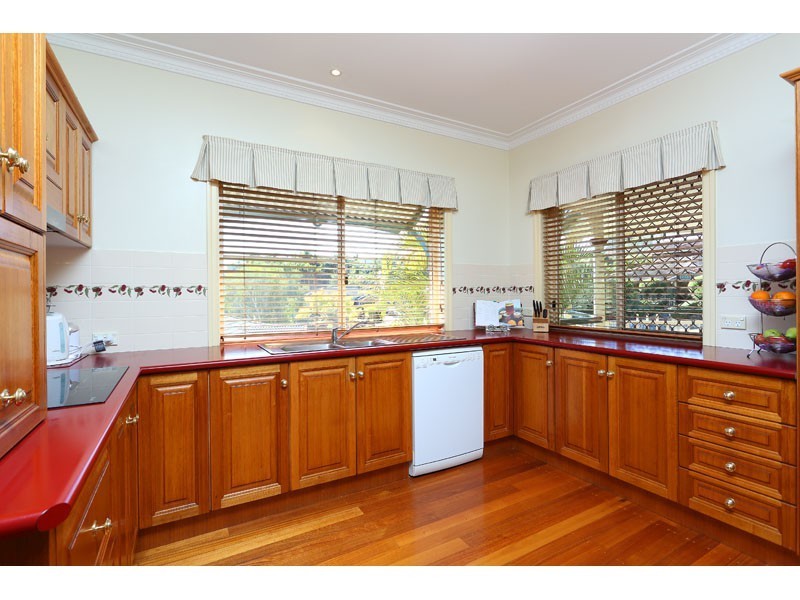 3 Preston Place, Brookfield QLD 4069